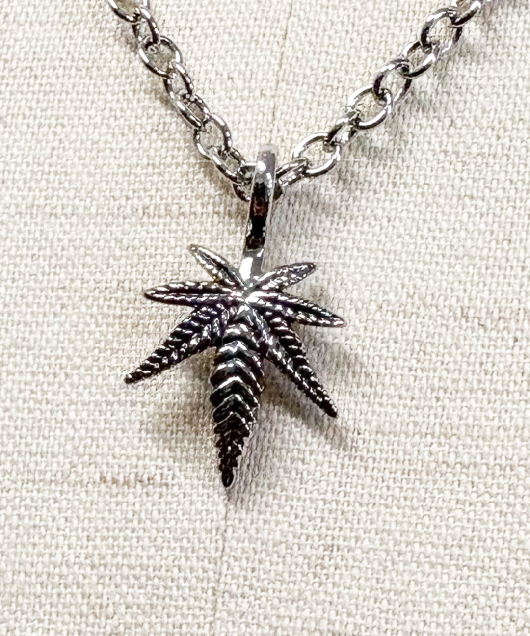 NECKLACE(Cannabis）