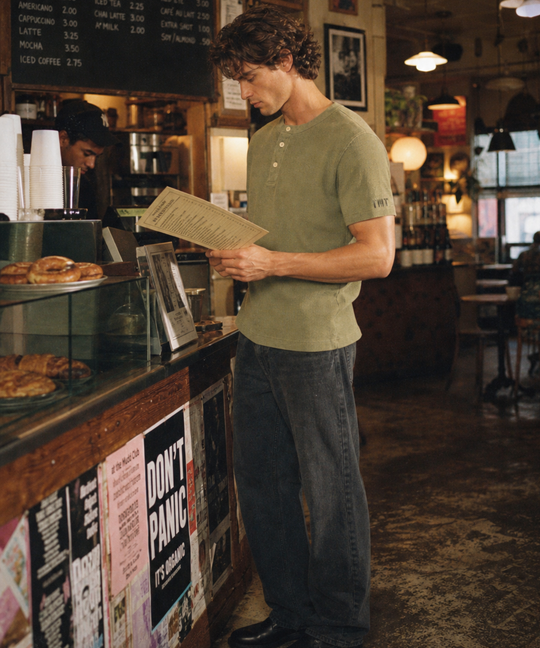 HENRY NECK TEE