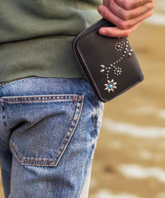 INDIGO LEATHER STADS WALLET (MIDDLE)