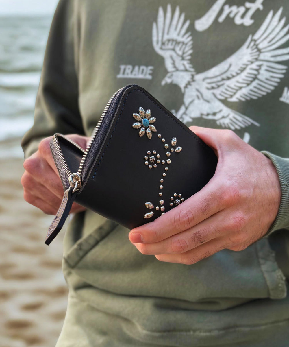 INDIGO LEATHER STADS WALLET (MIDDLE)