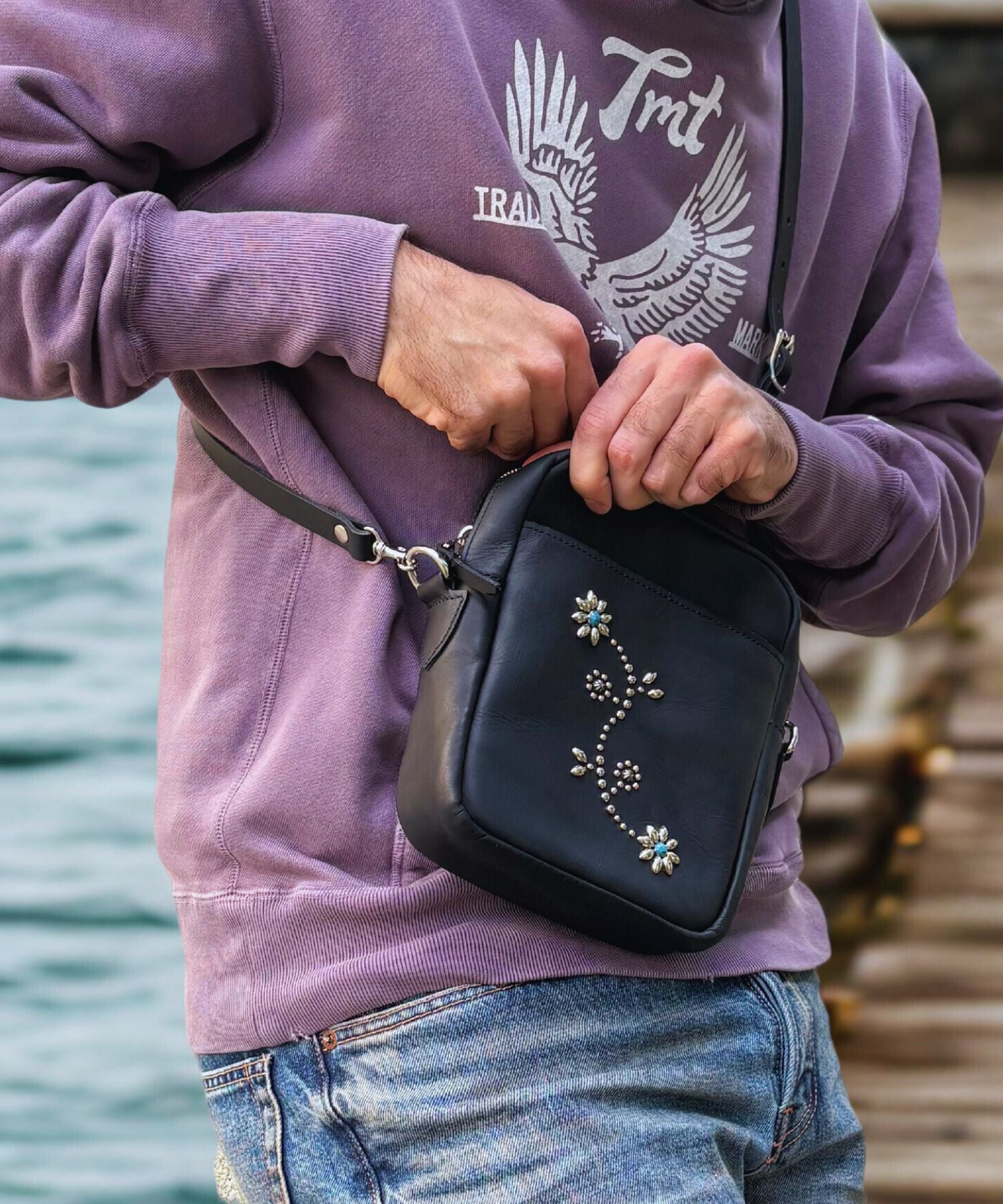 【美品】箱タグありTMT INDIGO LEATHER STADS WALLET 美品】箱タグありTMT INDIGO LEATHER STADS WALLET INDIGO LEATHER